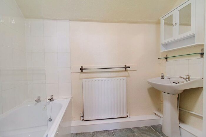 3 Bedroom Flat To Rent In Montpelier Road, Dunkirk, Nottingham, NG7