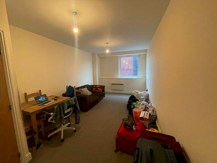 1 Bedroom Apartment To Rent In Electra House, Town Centre, SN1