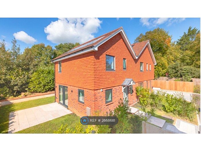 2 Bedroom Semi-Detached House To Rent In Craigmore Cottages, Crowborough, TN6