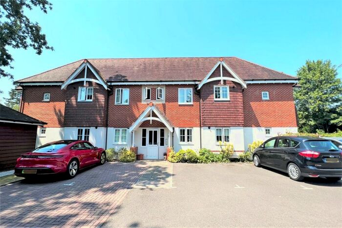 2 Bedroom Flat To Rent In Hiltingbury, SO53