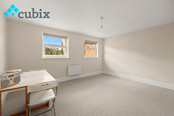 2 Bedroom Flat For Sale In Freemantle Street, London, SE17
