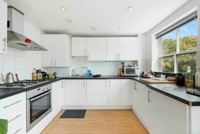 2 Bedroom Flat To Rent In Sandringham Road, London, E8