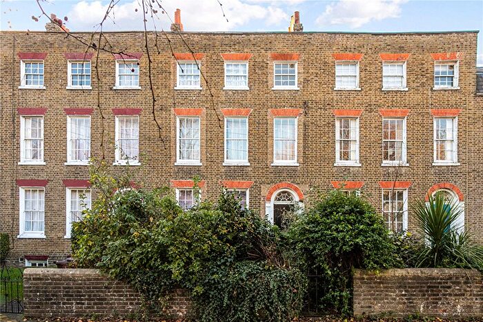 2 Bedroom Flat For Sale In Smalley Close, London, N16