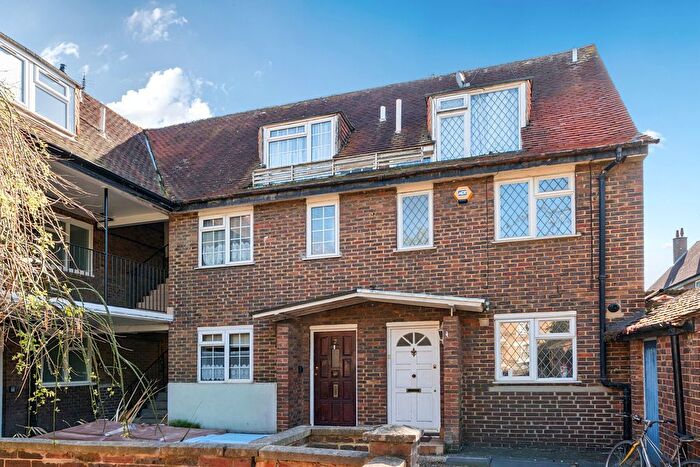 3 Bedroom Detached House For Sale In Penton Place, London, SE17