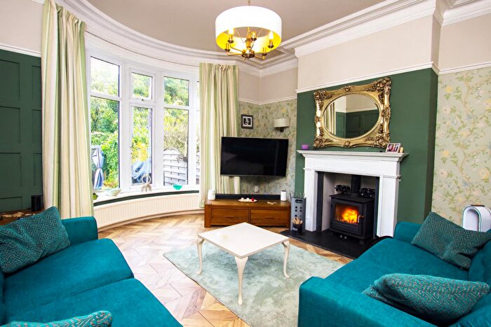 3 Bedroom Semi-Detached House For Sale In Earnsdale Avenue, Darwen, BB3
