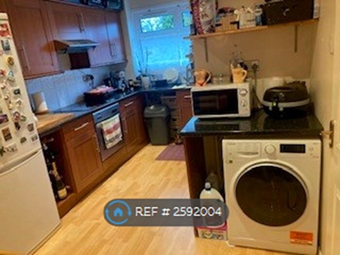3 Bedroom Flat To Rent In Killigrew House, Sunbury-On-Thames, TW16