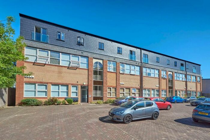 1 Bedroom Flat To Rent In Woodland Court, Soothouse Spring, St. Albans, AL3