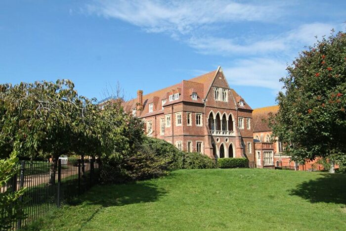 3 Bedroom Apartment For Sale In King Edwards Parade, Eastbourne, BN20