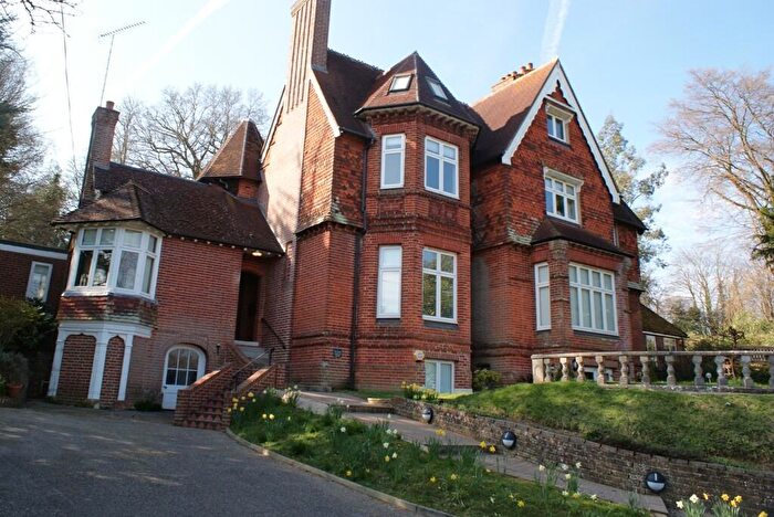 2 Bedroom Flat To Rent In Petworth Road, Godalming, Surrey, GU8