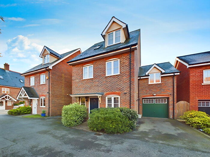 4 Bedroom Link Detached House For Sale In Adams Close, Wickhurst Green, RH12