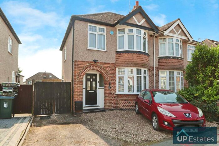 3 Bedroom Semi-Detached House To Rent In Seedfield Croft, Coventry, CV3