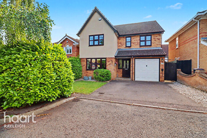 4 Bedroom Detached House For Sale In Downhall Park Way, Rayleigh, SS6