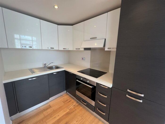 1 Bedroom Flat To Rent In Hill House, Western Road, Hove, BN3