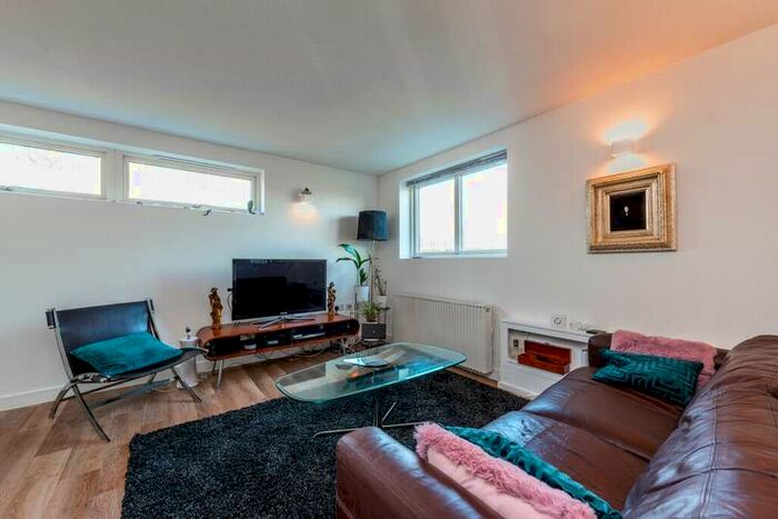 2 Bedroom Flat For Sale In Parkview Apartments, Brookmill Road, London, SE8