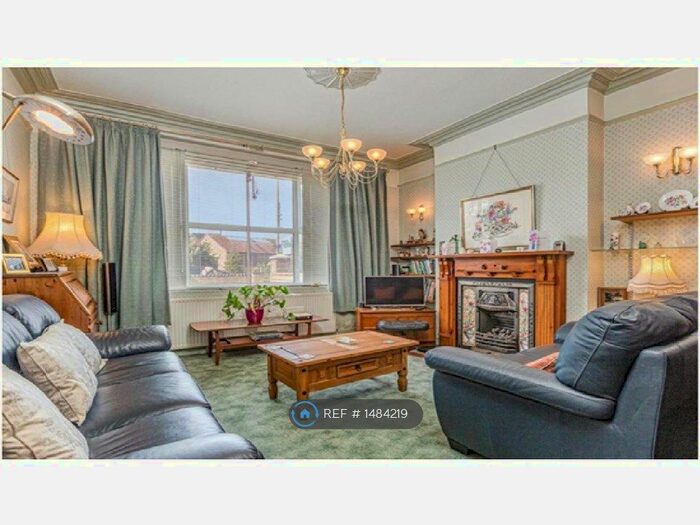 3 Bedroom Semi-Detached House To Rent In Stanwell Road, Ashford, TW15