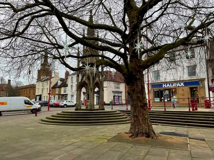 3 Bedroom Apartment To Rent In High Street, Daventry, NN11