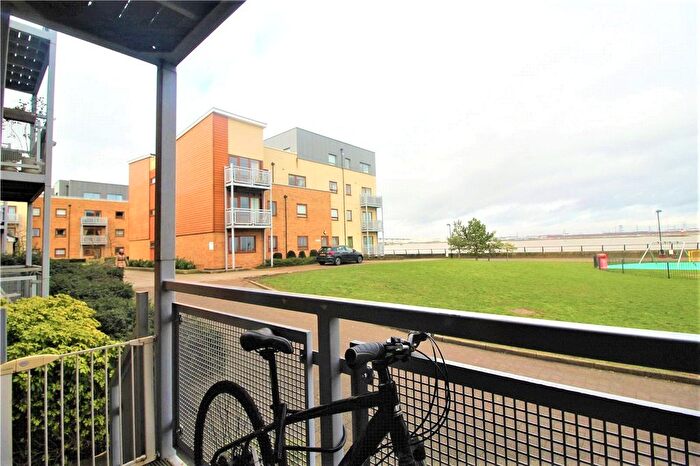 2 Bedroom Flat To Rent In Evelyn Walk, Greenhithe, DA9