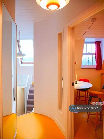 2 Bedroom Flat To Rent In Hackney Road, London, E2