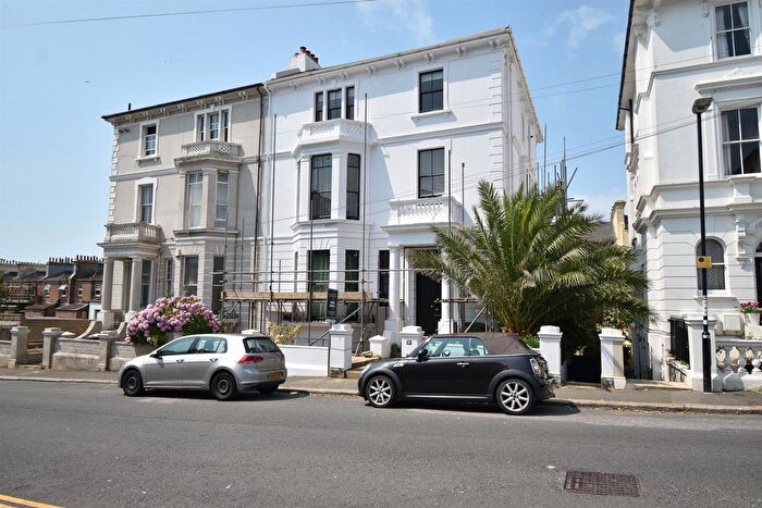 2 Bedroom Flat To Rent In St Leonards On Sea, East Sussex, TN37