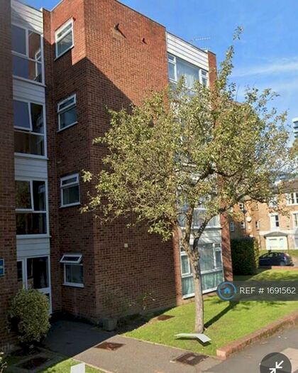 2 Bedroom Flat To Rent In Cedar Gardens, Sutton, SM2