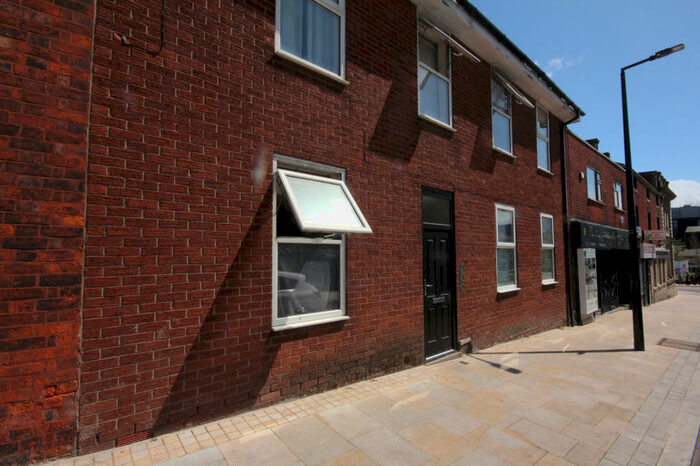 Flat To Rent In - Adelphi Street, Preston, Lancashire, PR1