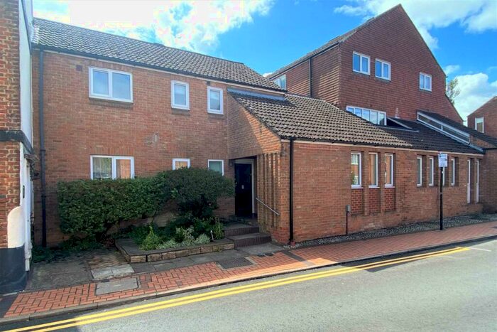 2 Bedroom Maisonette To Rent In Rose Street, Wokingham, RG40