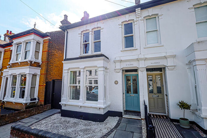 3 Bedroom Semi-Detached House For Sale In Alexandra Road, Leigh-on-sea, SS9