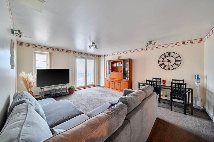 2 Bedroom Flat For Sale In Station Road, Centurion House, HA8