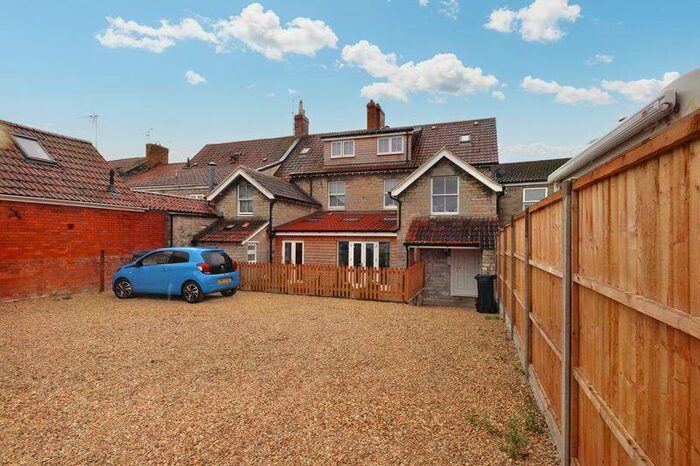 2 Bedroom Flat To Rent In High Street, Street, BA16