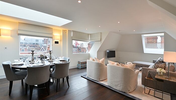 2 Bedroom Flat To Rent In Duke Street, London, W1K