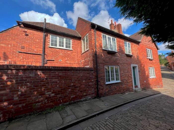 3 Bedroom Semi-Detached House To Rent In Steep Hill, Lincoln, LN2