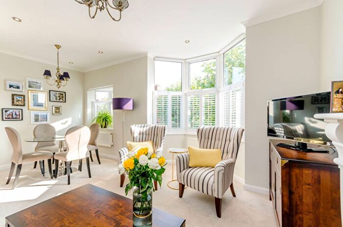 2 Bedroom Maisonette To Rent In Chatsworth Avenue, Wimbledon, London, SW20