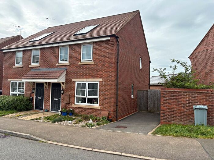 3 Bedroom Semi Detached House For Sale In Donnington Road, Burton Latimer, Kettering, NN15