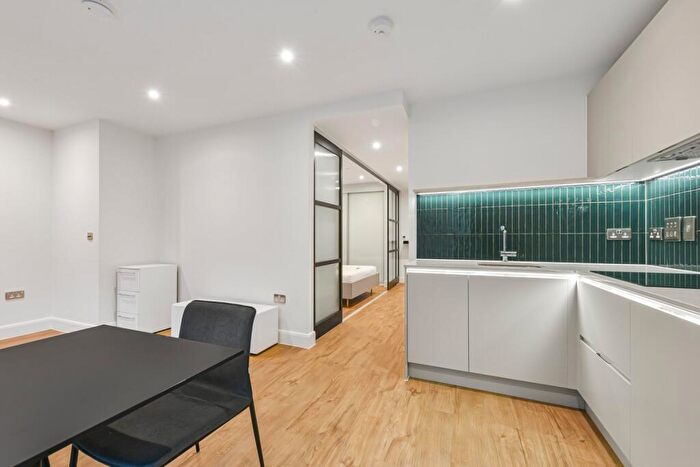 Flat To Rent In Sanday Drive, Colindale, NW9