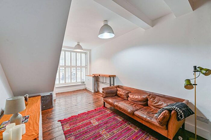 3 Bedroom Flat For Sale In Tanners Hill, Deptford, London, SE8