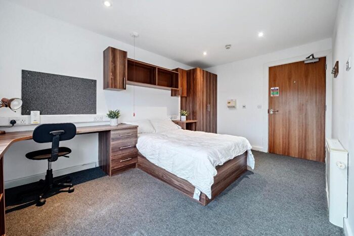 7 Bedroom Flat To Rent In Flat, Plymbridge Lane, Derriford, Plymouth, PL6