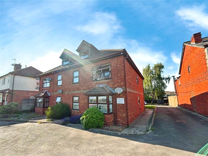 2 Bedroom Apartment For Sale In Whitley Wood Road, Reading, Berkshire, RG2