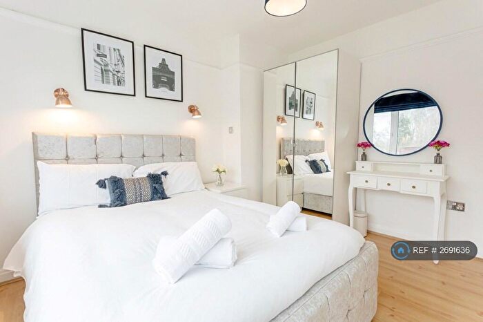 3 Bedroom Semi Detached House To Rent In Bank Lane, Salford, M6