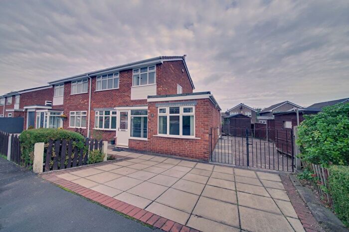 3 Bedroom Semi-Detached House To Rent In Glenville Close, Runcorn, WA7