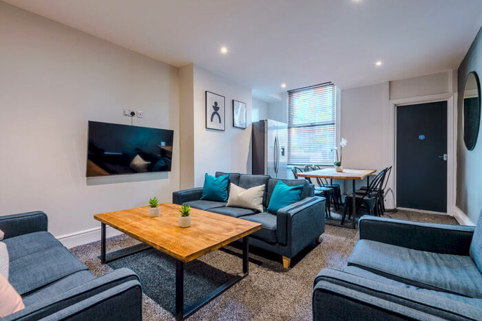 7 Bedroom Property To Rent In Manor Drive, Leeds, LS6