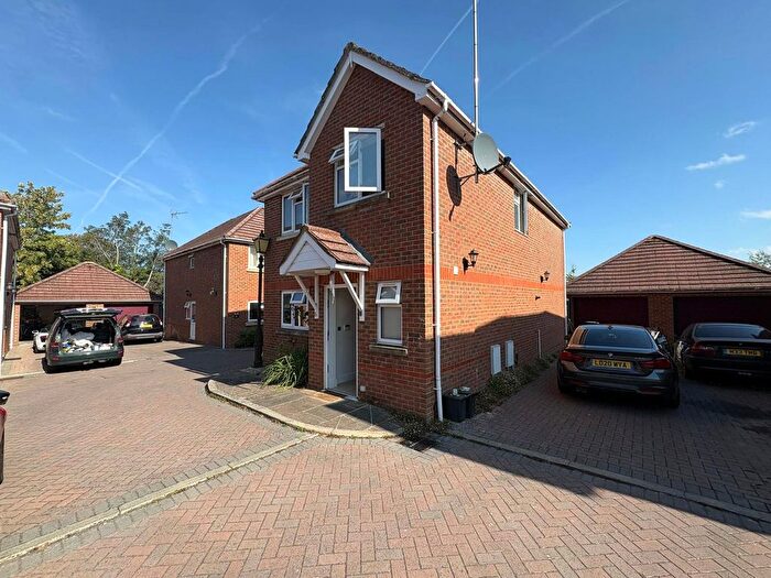 4 Bedroom Detached House To Rent In Samson Close, Aldershot, Hampshire, GU11