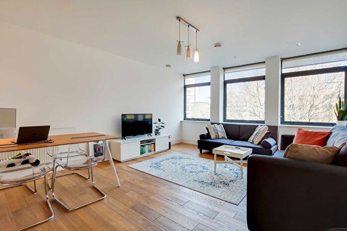 2 Bedroom Flat To Rent In Red Lion Square, Holborn, WC1R