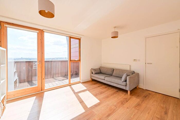 1 Bedroom Flat To Rent In Phoenix Heights West, Canary Wharf, London, E14