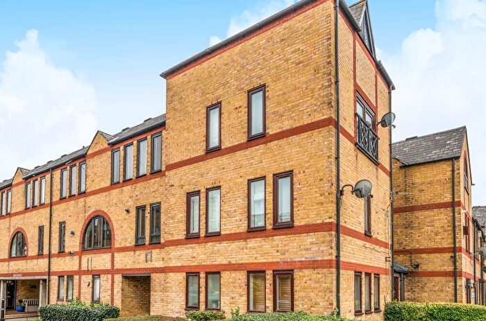 2 Bedroom Flat To Rent In Codling Close, London, Greater London, E1W