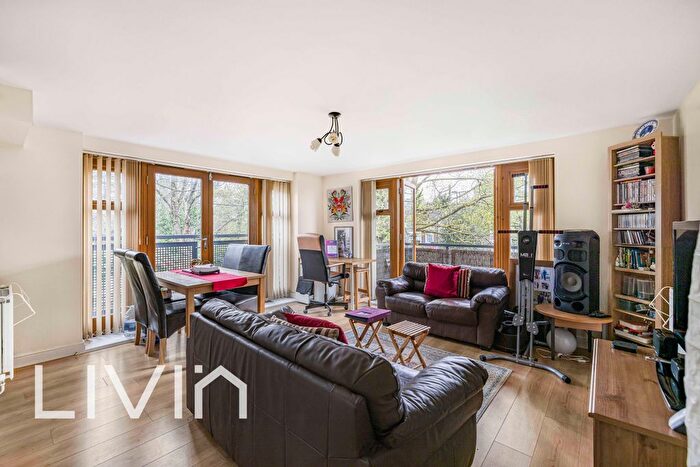 2 Bedroom Flat For Sale In Head Court, Goodman Crescent, Croydon, CR0