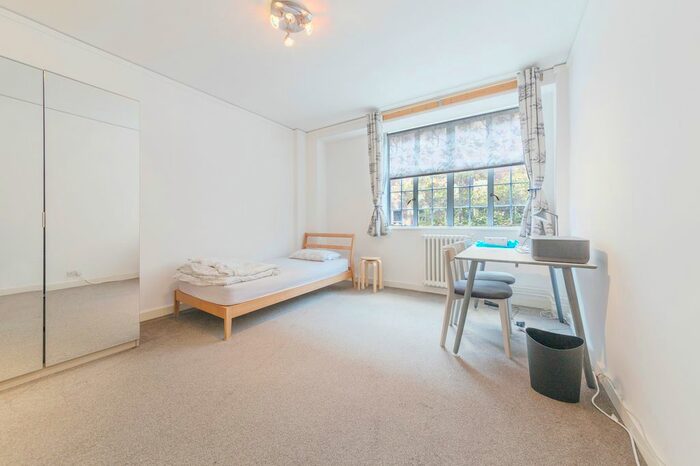 Studio To Rent In Russell Court, Woburn Place, London, WC1H