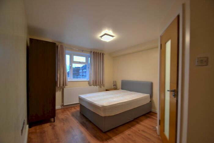 1 Bedroom Flat To Rent In Sheaveshill Parade, Sheaveshill Avenue, London, NW9