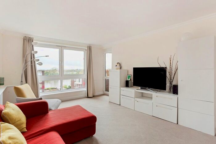 2 Bedroom Flat To Rent In Holyport Road, London, SW6