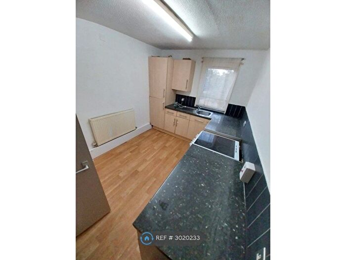 2 Bedroom Flat To Rent In Merrydale Square, Northampton, NN3