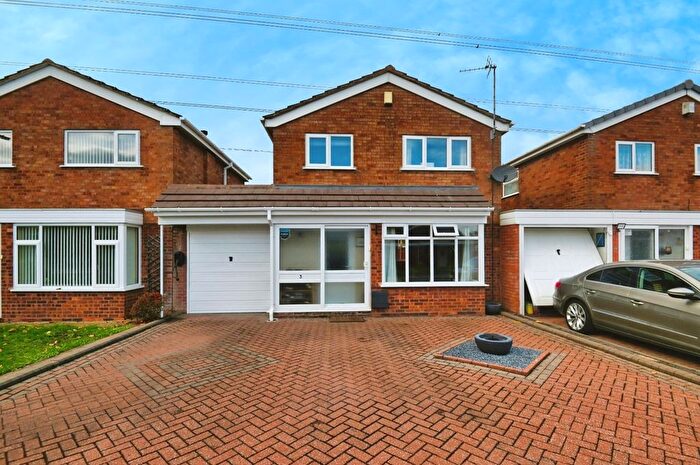 3 Bedroom Link Detached House For Sale In Buckingham Road, Tamworth, B79